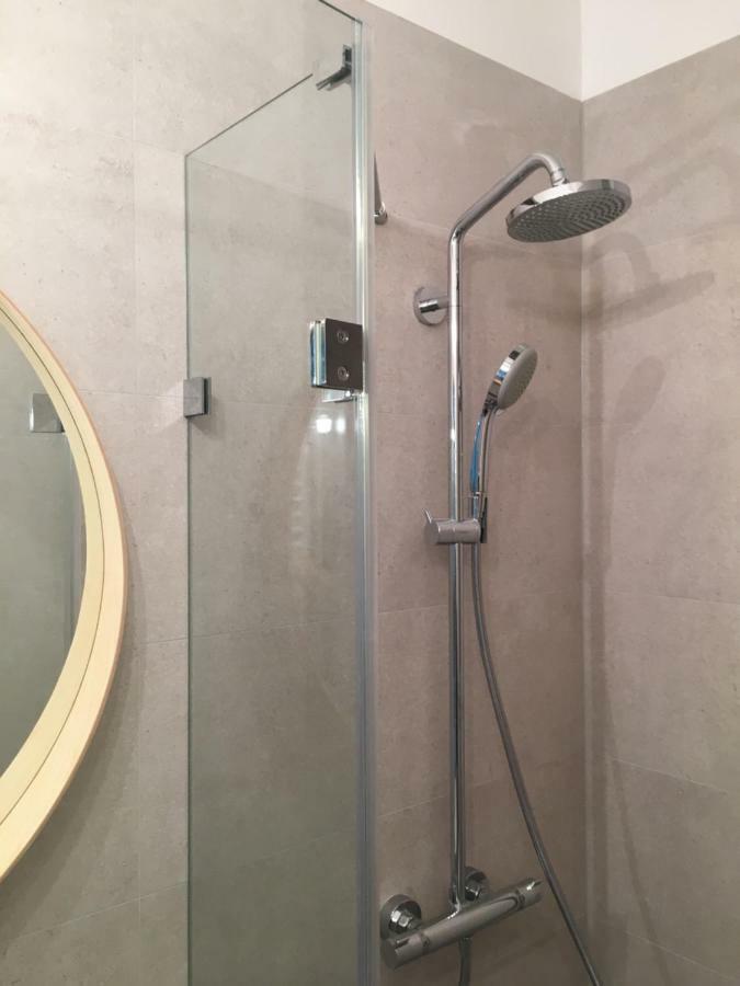 קרקוב Shoq Studio Nice Apartment With Private Parking מראה חיצוני תמונה