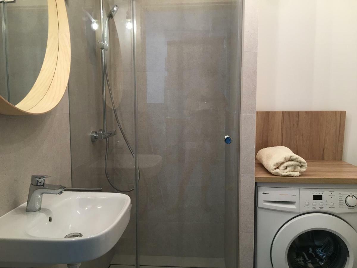 קרקוב Shoq Studio Nice Apartment With Private Parking מראה חיצוני תמונה